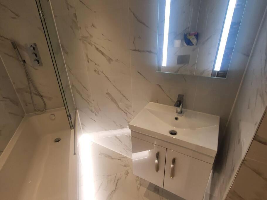 Entire Reigate Apartment Hosted By Pius Exteriér fotografie