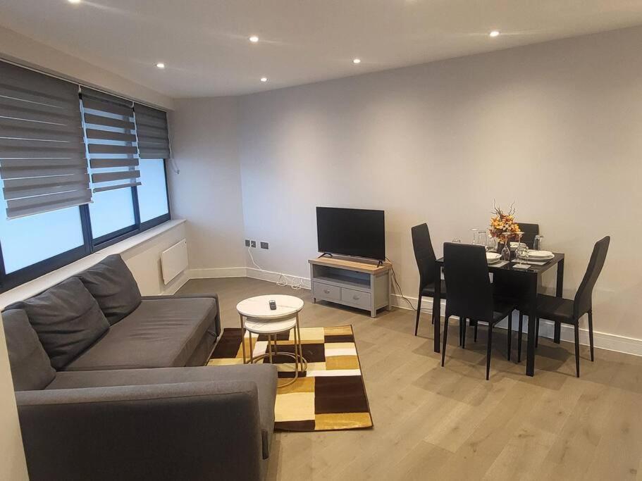 Entire Reigate Apartment Hosted By Pius Exteriér fotografie